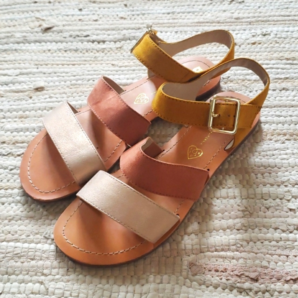 BC Tricolor Sandals, 8M
